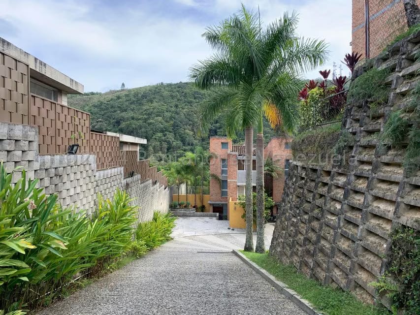 Townhouse (Multiples Niveles) en Alquiler en Los Guayabitos, Distrito Metropolitano - 3
