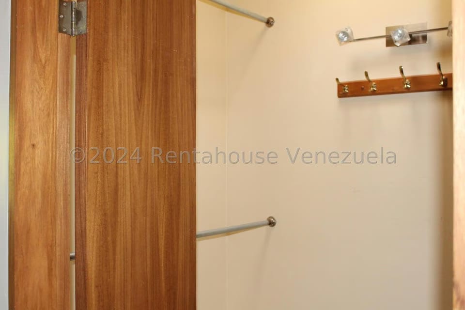 Townhouse (Multiples Niveles) en Alquiler en Los Guayabitos, Distrito Metropolitano - 27
