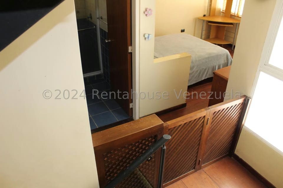 Townhouse (Multiples Niveles) en Alquiler en Los Guayabitos, Distrito Metropolitano - 28