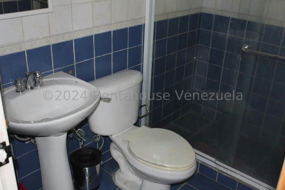 Townhouse (Multiples Niveles) en Alquiler en Los Guayabitos, Distrito Metropolitano - 35