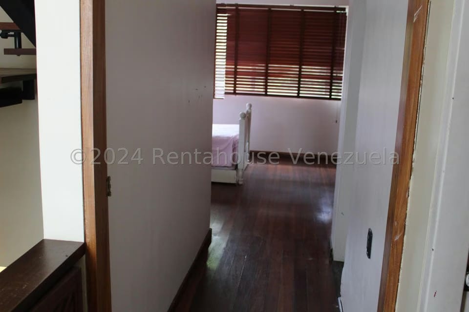 Townhouse (Multiples Niveles) en Alquiler en Los Guayabitos, Distrito Metropolitano - 36