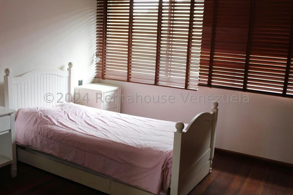 Townhouse (Multiples Niveles) en Alquiler en Los Guayabitos, Distrito Metropolitano - 39