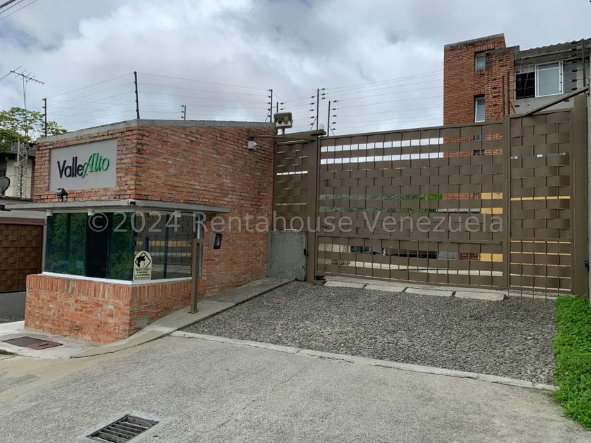 Townhouse (Multiples Niveles) en Alquiler en Los Guayabitos, Distrito Metropolitano - 42