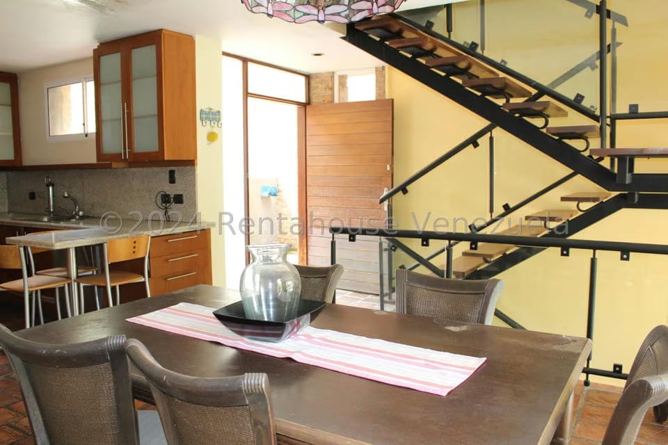 Townhouse (Multiples Niveles) en Alquiler en Los Guayabitos, Distrito Metropolitano - 7