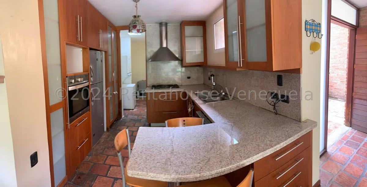 Townhouse (Multiples Niveles) en Alquiler en Los Guayabitos, Distrito Metropolitano - 8