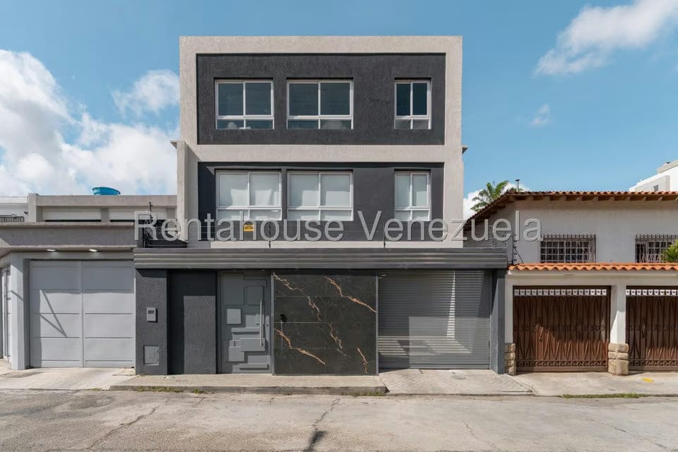 Casa (Multipes Niveles) en Venta en Santa Eduvigis, Distrito Metropolitano