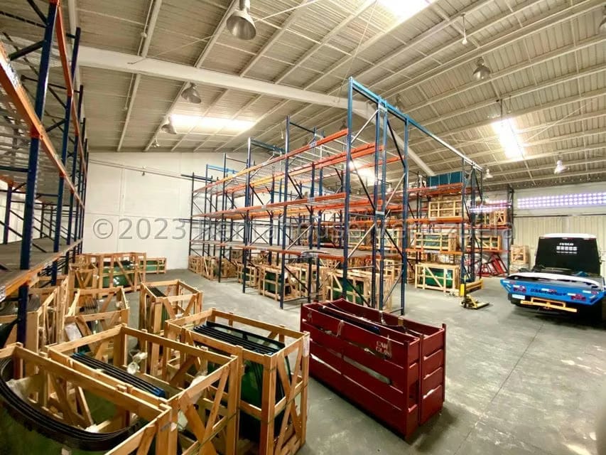Comercial (Galpon - Deposito) en Venta en Zona Industrial 2, Lara - 36