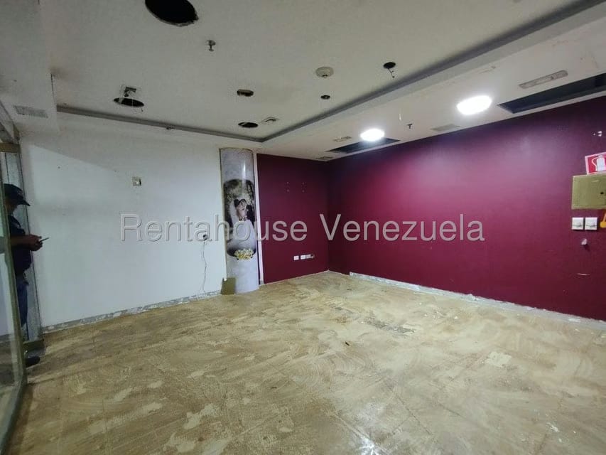 Comercial (Local Comercial) en Alquiler en Colinas de Valle Arriba, Distrito Metropolitano - 5