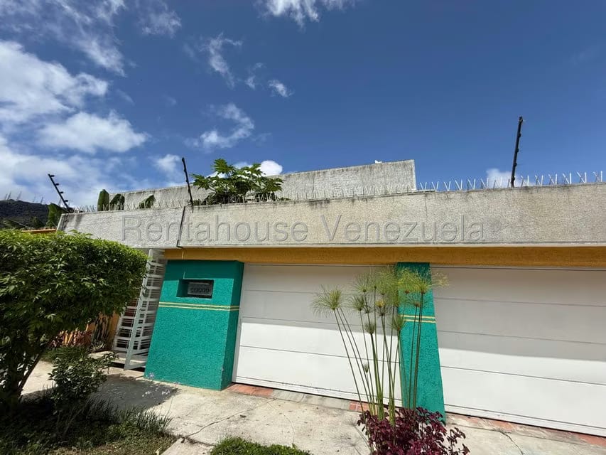 Casa (Multipes Niveles) en Venta en Las Esmeraldas, Distrito Metropolitano