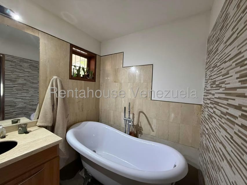 Casa (Multipes Niveles) en Venta en Las Esmeraldas, Distrito Metropolitano - 16