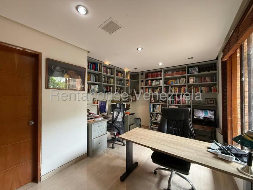Casa (Multipes Niveles) en Venta en Las Esmeraldas, Distrito Metropolitano - 17