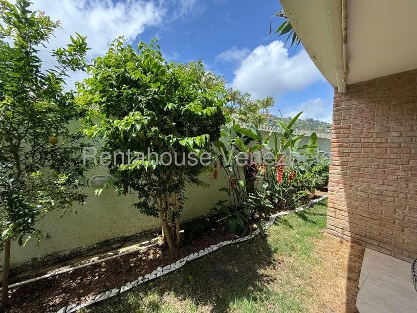 Casa (Multipes Niveles) en Venta en Las Esmeraldas, Distrito Metropolitano - 3