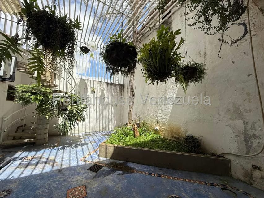 Casa (Multipes Niveles) en Venta en Las Esmeraldas, Distrito Metropolitano - 23