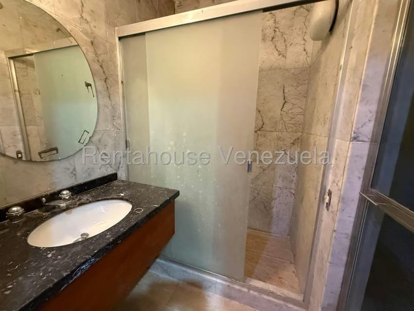 Casa (Multipes Niveles) en Venta en Las Esmeraldas, Distrito Metropolitano - 24