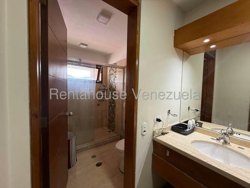 Casa (Multipes Niveles) en Venta en Las Esmeraldas, Distrito Metropolitano - 27