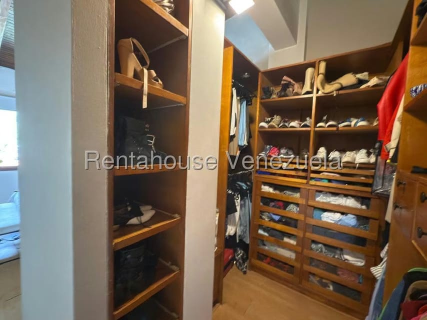 Casa (Multipes Niveles) en Venta en Las Esmeraldas, Distrito Metropolitano - 36