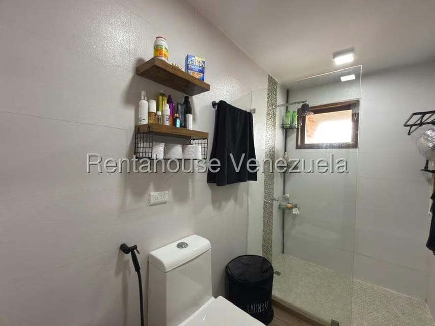 Casa (Multipes Niveles) en Venta en Las Esmeraldas, Distrito Metropolitano - 37