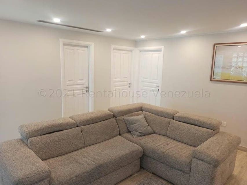 Casa (1 Nivel) en Venta en La Rosaleda, Miranda - 18