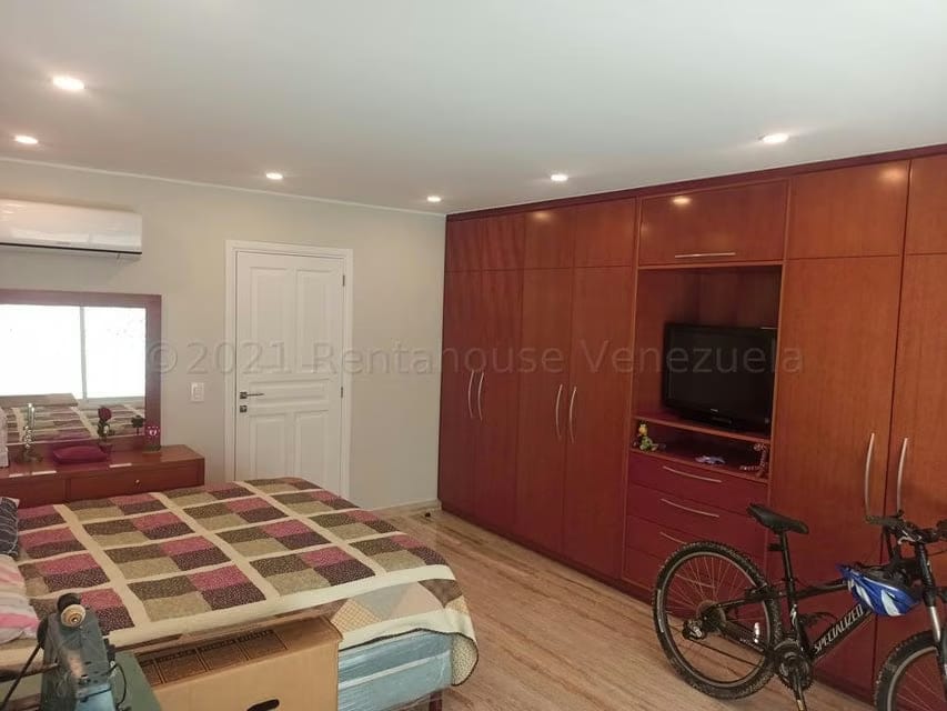 Casa (1 Nivel) en Venta en La Rosaleda, Miranda - 31