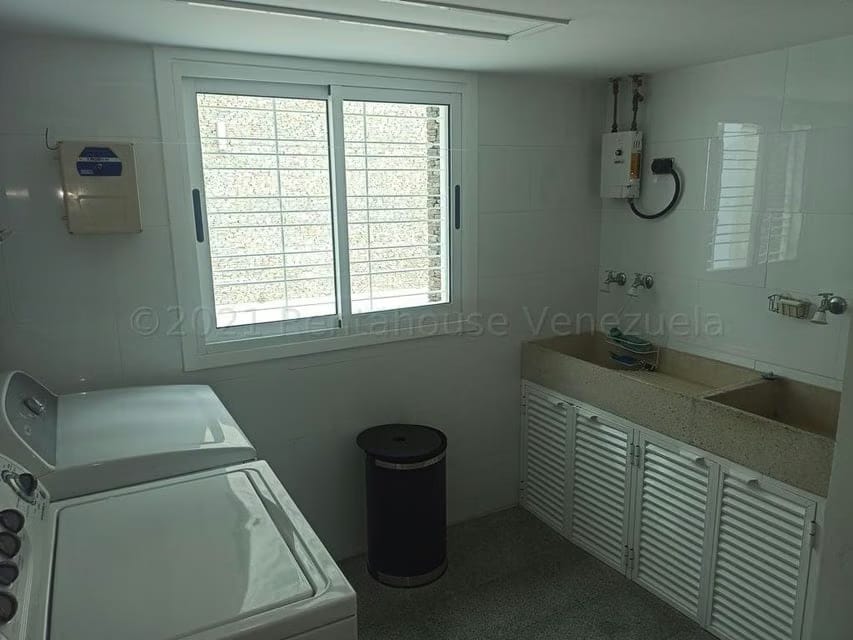 Casa (1 Nivel) en Venta en La Rosaleda, Miranda - 34