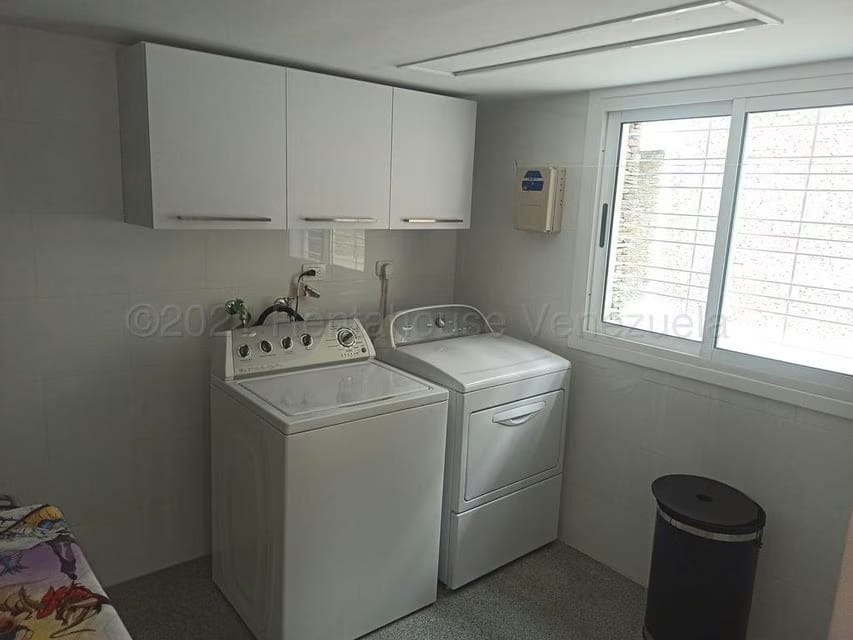 Casa (1 Nivel) en Venta en La Rosaleda, Miranda - 35