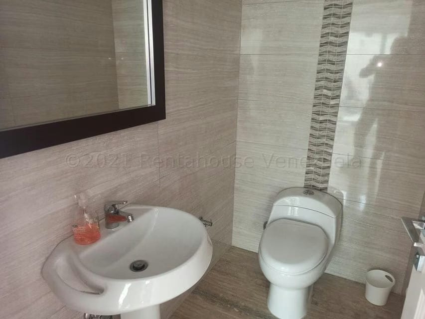 Casa (1 Nivel) en Venta en La Rosaleda, Miranda - 10