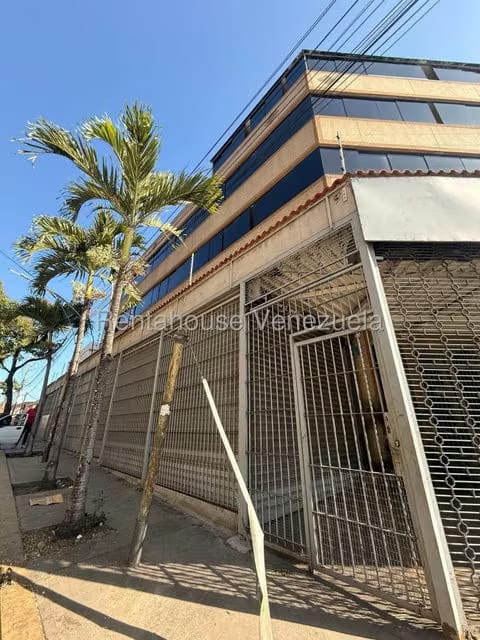 Comercial (Edificio) en Alquiler en La Florida, Distrito Metropolitano - 3