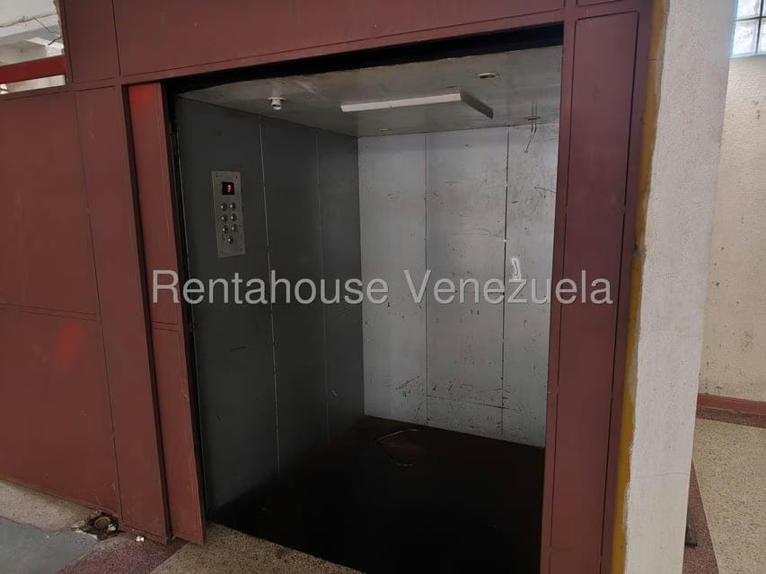 Comercial (Edificio) en Alquiler en La Florida, Distrito Metropolitano - 23