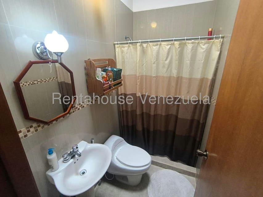 Casa (Duplex) en Venta en La Josefina II, Carabobo - 35