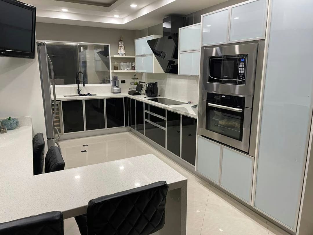 Casa con acabados modernos y lujosos con buen acceso en Cumana - 6