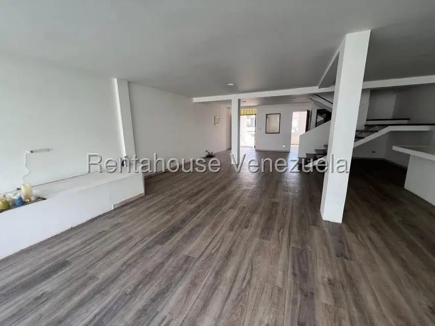 Casa (Multipes Niveles) en Alquiler en Macaracuay, Distrito Metropolitano - 2