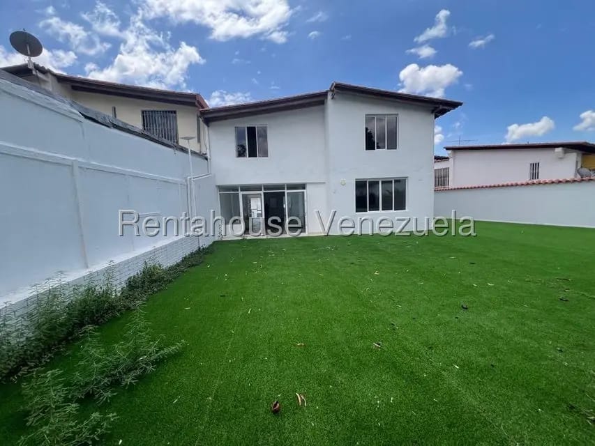 Casa (Multipes Niveles) en Alquiler en Macaracuay, Distrito Metropolitano - 11