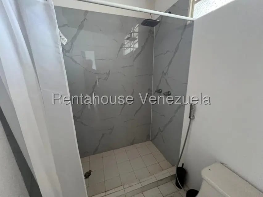 Casa (Multipes Niveles) en Alquiler en Macaracuay, Distrito Metropolitano - 19