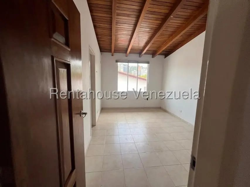 Casa (Multipes Niveles) en Alquiler en Macaracuay, Distrito Metropolitano - 6