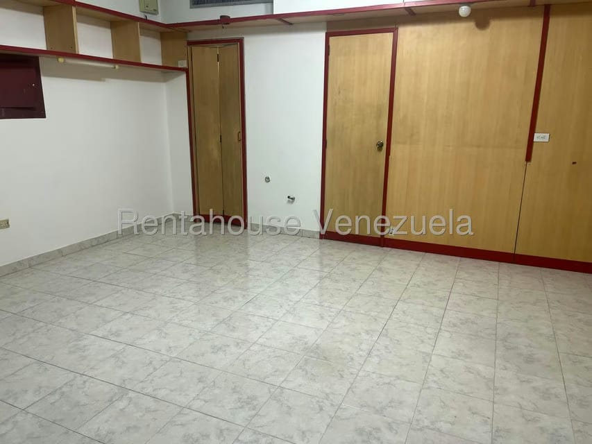 Comercial (Local Comercial) en Alquiler en Las Quintas, Carabobo - 2