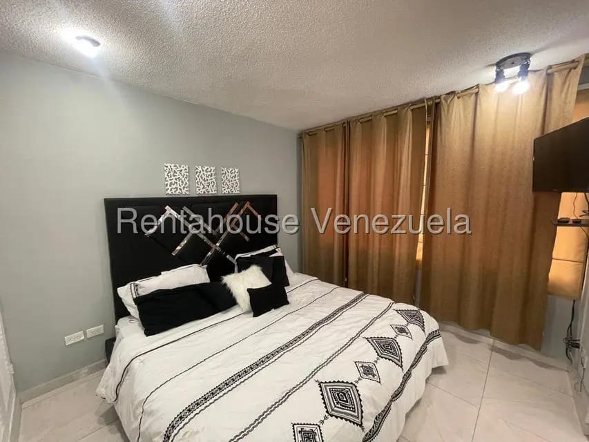 Apartamento (1 Nivel) en Alquiler en Valle Arriba, Distrito Metropolitano - 13