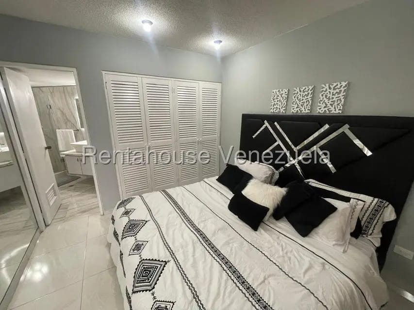 Apartamento (1 Nivel) en Alquiler en Valle Arriba, Distrito Metropolitano - 14