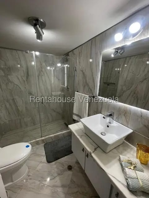 Apartamento (1 Nivel) en Alquiler en Valle Arriba, Distrito Metropolitano - 15