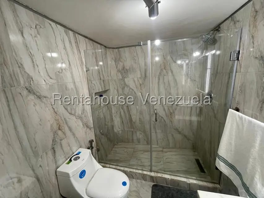 Apartamento (1 Nivel) en Alquiler en Valle Arriba, Distrito Metropolitano - 17