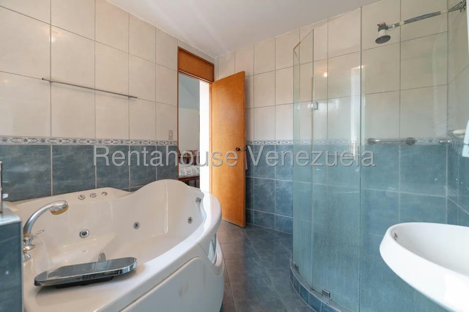 Casa (Multipes Niveles) en Venta en El Hatillo, Distrito Metropolitano - 16