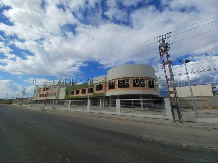 Comercial (Local Comercial) en Venta en Avenida Aragua, Aragua - 2