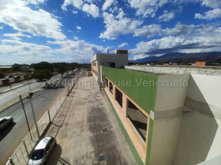 Comercial (Local Comercial) en Venta en Avenida Aragua, Aragua - 28