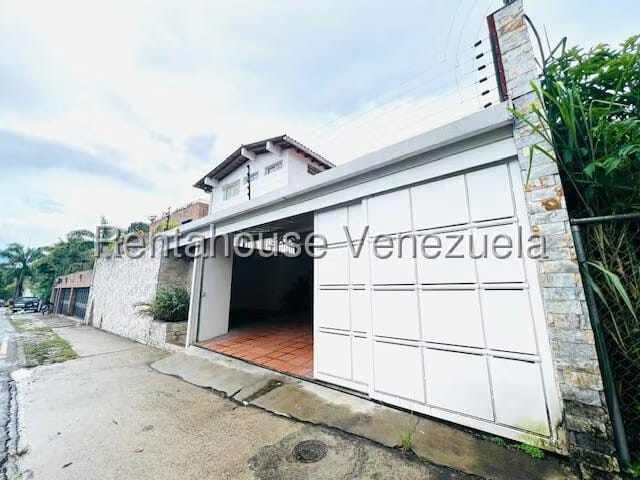 Casa (Multipes Niveles) en Venta en Prados del Este, Distrito Metropolitano - 2