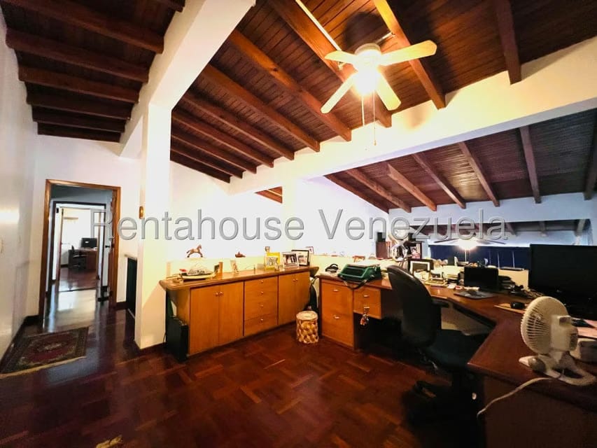 Casa (Multipes Niveles) en Venta en Prados del Este, Distrito Metropolitano - 28