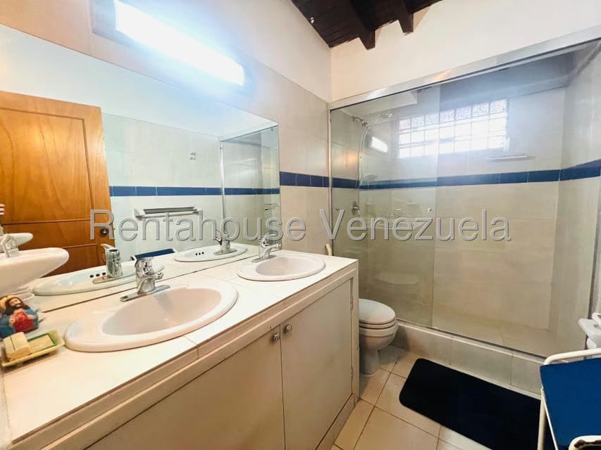 Casa (Multipes Niveles) en Venta en Prados del Este, Distrito Metropolitano - 35