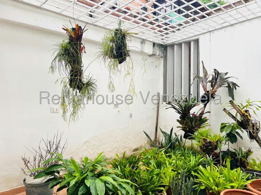 Casa (Multipes Niveles) en Venta en Prados del Este, Distrito Metropolitano - 43
