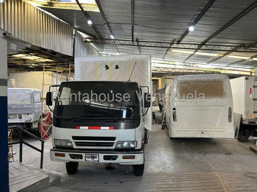 Terreno (Comercial) en Venta en Country Club, Distrito Metropolitano - 5