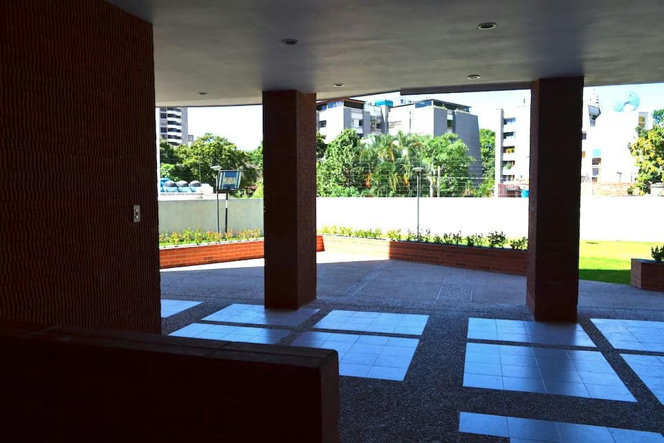 Apartamento (Duplex) en Venta en La Florida, Distrito Metropolitano - 3