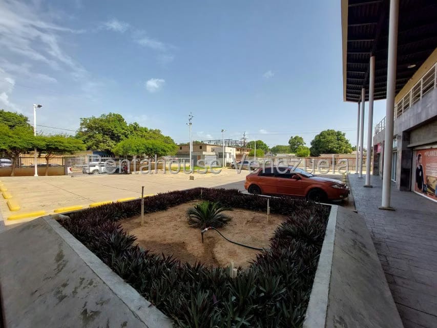 Comercial (Local Comercial) en Alquiler en La Curva de Molina, Zulia - 12