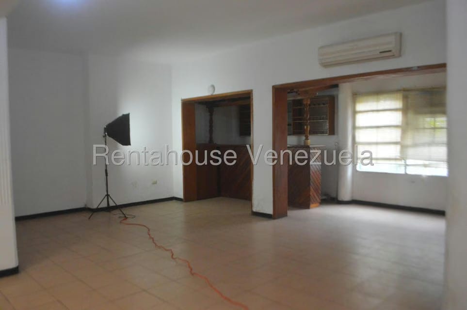 Comercial (Local Comercial) en Alquiler en Valle Abajo, Distrito Metropolitano - 11